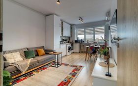 Homie Studio Apartment - Private Parking - Self Check-In